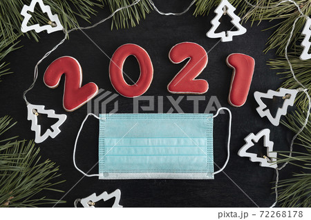 Garland, inscription 2021 and surgical mask. Coronavirus quarantine in 2021. 72268178