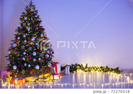 Lights garland Christmas tree at night for the new year Lights garland Christmas tree at night for the new year 72270318