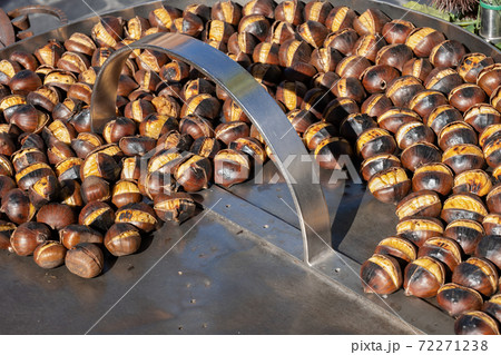 Sweet Roasted Chestnuts 72271238