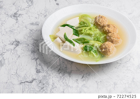 白菜と鶏団子の中華風スープ 白菜と鶏団子の中華風スープ 72274525