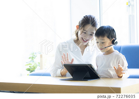 タブレット学習　リビング 72276035