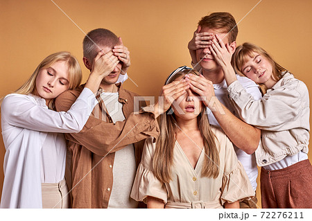 sleepy people closing eyes to each other isolated sleepy people closing eyes to each other isolated 72276211