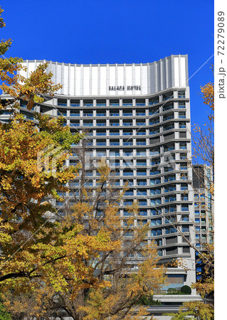 東京散歩　秋の丸の内周辺 72279089