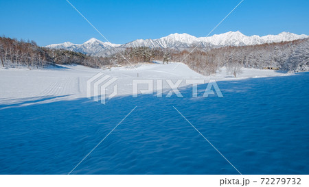 冬の中山高原（長野県大町市） 72279732