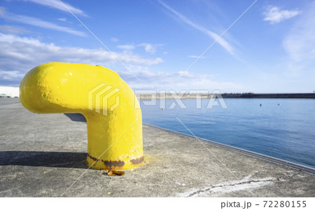 船着場の黄色いボラード(2枚目俳優が足を乗せるあれ・・・) 船着場の黄色いボラード(2枚目俳優が足を乗せるあれ・・・) 72280155