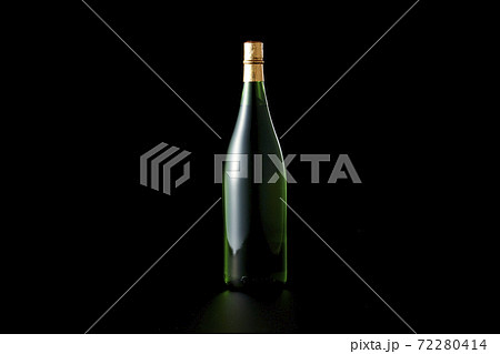 かっこいい日本酒瓶 72280414