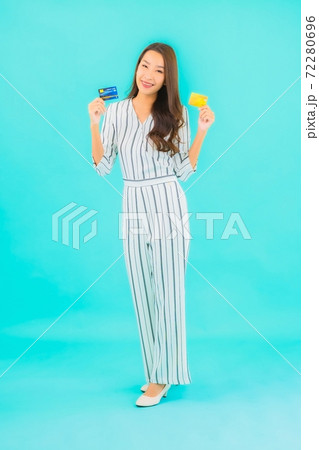 Portrait beautiful young asian woman show credit card for shopping and payment Portrait beautiful young asian woman show credit card for shopping and payment 72280696