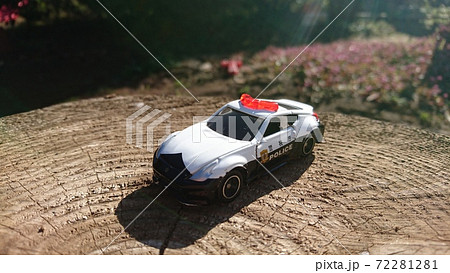長い年月使用されたパトカーのトミカ 72281281
