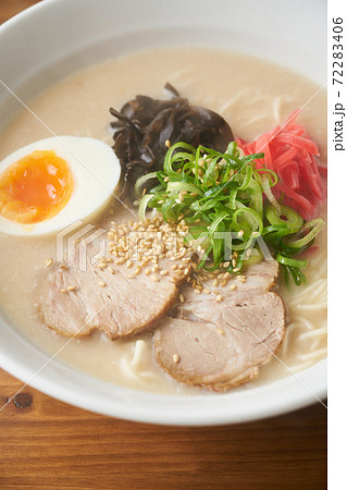 博多風とんこつラーメン 博多風とんこつラーメン 72283406