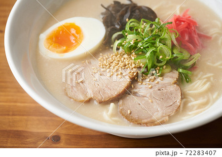 博多風とんこつラーメン 博多風とんこつラーメン 72283407