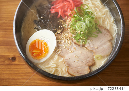 博多風とんこつラーメン 博多風とんこつラーメン 72283414