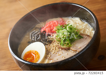 博多風とんこつラーメン 72283415