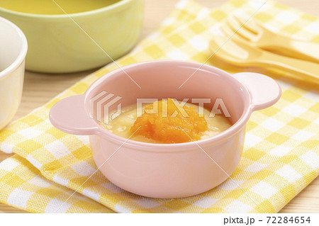 赤ちゃんの離乳食 72284654