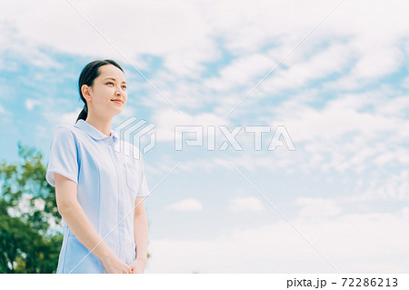 青空と看護師 72286213