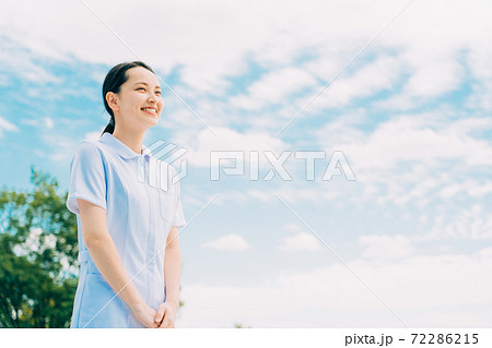 青空と看護師 72286215