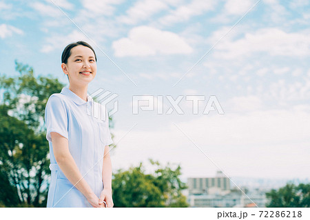 青空と看護師 72286218