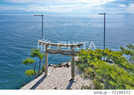 【竹生島 竹生島神社 (龍神拝所 宮崎鳥居)】 滋賀県長浜市早崎町 【竹生島 竹生島神社 (龍神拝所 宮崎鳥居)】 滋賀県長浜市早崎町 72286252