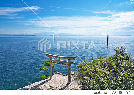 【竹生島 竹生島神社 (龍神拝所 宮崎鳥居)】 滋賀県長浜市早崎町 【竹生島 竹生島神社 (龍神拝所 宮崎鳥居)】 滋賀県長浜市早崎町 72286254