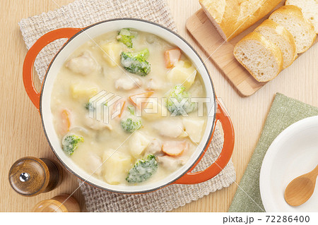 あったかいクリームシチューの写真素材