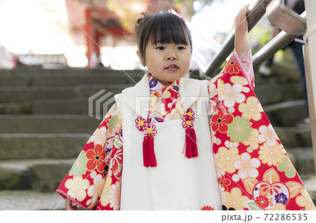 七五三のお参り 神社参拝 七五三のお参り 神社参拝 72286535