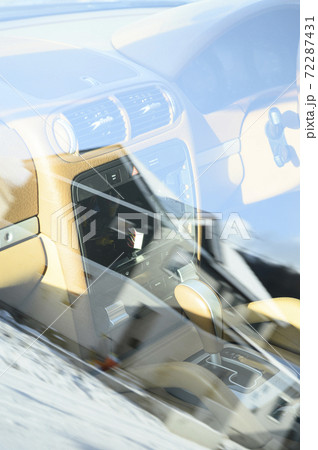 カーナビを取り外した状態（車上狙いイメージ） 72287431