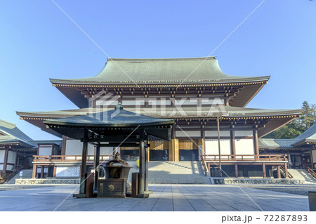 成田山新勝寺 大本堂と香炉 成田山新勝寺 大本堂と香炉 72287893