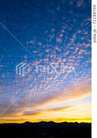 朝焼けの空 72288700