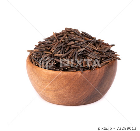 Wild black rice in wooden bowl, isolated on white background. 72289013