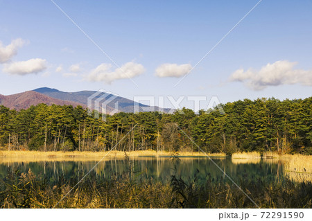 秋の五色沼湖沼群, 弁天沼展望台から見る西吾妻山, 簗部山 72291590