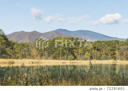 秋の五色沼湖沼群, 弁天沼展望台から見る西吾妻山, 簗部山 72291601