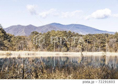 秋の五色沼湖沼群, 弁天沼展望台から見る西吾妻山, 簗部山 72291603