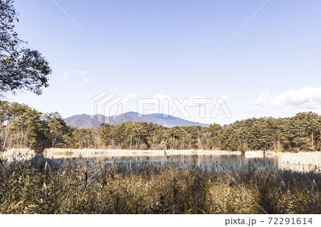 秋の五色沼湖沼群, 弁天沼展望台から見る西吾妻山, 簗部山 72291614