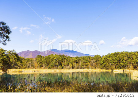 秋の五色沼湖沼群, 弁天沼展望台から見る西吾妻山, 簗部山 72291615