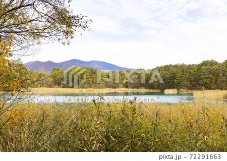秋の五色沼湖沼群, 弁天沼展望台から見る西吾妻山, 簗部山 72291663