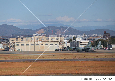 県営名古屋空港から望む航空自衛隊小牧基地 県営名古屋空港から望む航空自衛隊小牧基地 72292142