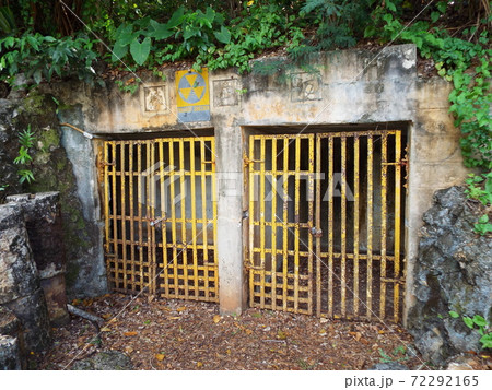 グアム　ラッテストーン公園にある旧日本軍の防空壕 72292165