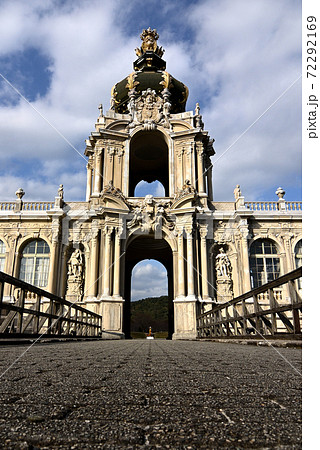 青空に映える宮殿 72292169