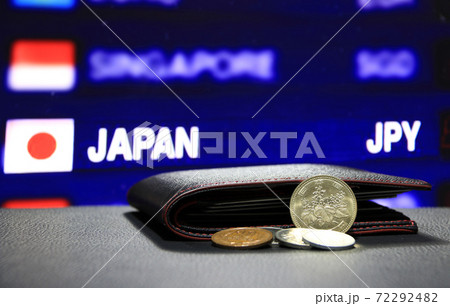 Japanese five hundred Yen coins on obverse (JPY) and pile of other Japanese coins Japanese five hundred Yen coins on obverse (JPY) and pile of other Japanese coins 72292482