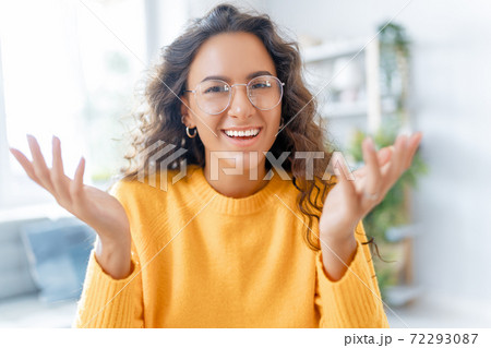 woman is chatting with somebody 72293087