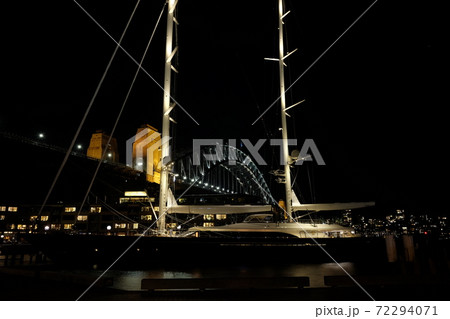 世界で最も美しいと言われている港街 シドニーの夜景 世界で最も美しいと言われている港街 シドニーの夜景 72294071