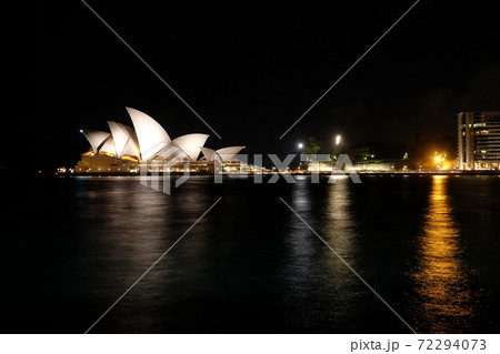 世界で最も美しいと言われている港街 シドニーの夜景 世界で最も美しいと言われている港街 シドニーの夜景 72294073