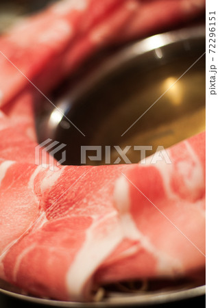 しゃぶしゃぶ肉の素材 72296151