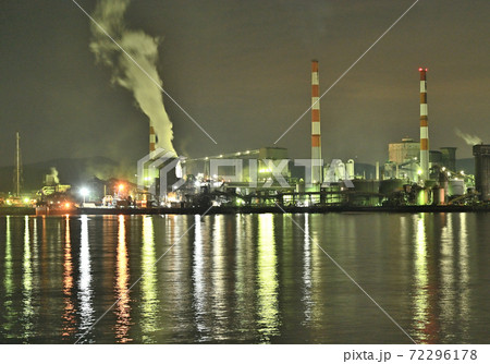 四国香川県坂出市番の州の工場夜景 四国香川県坂出市番の州の工場夜景 72296178