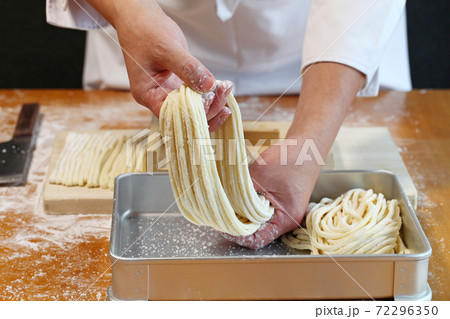 手打ちうどんの作り方; 麺の完成 72296350