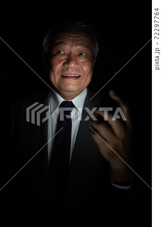 ビジネスイメージ 黒バック 悪巧み ビジネスイメージ 黒バック 悪巧み 72297764