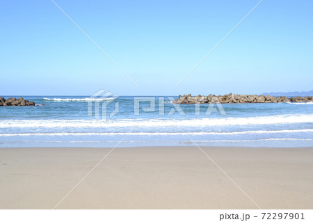 海と砂浜 海と砂浜 72297901