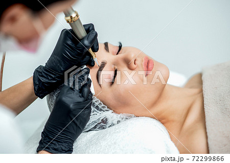 Permanent makeup on eyebrows. 72299866