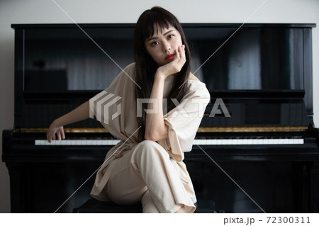 ピアニスト 女性の写真素材
