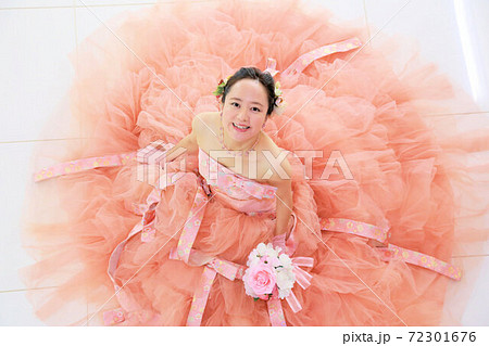 お色直しウエディングフォト☆ピンクカラードレスの新婦 72301676