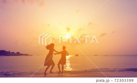 Young couple being love and happy at the beach Young couple being love and happy at the beach 72303399